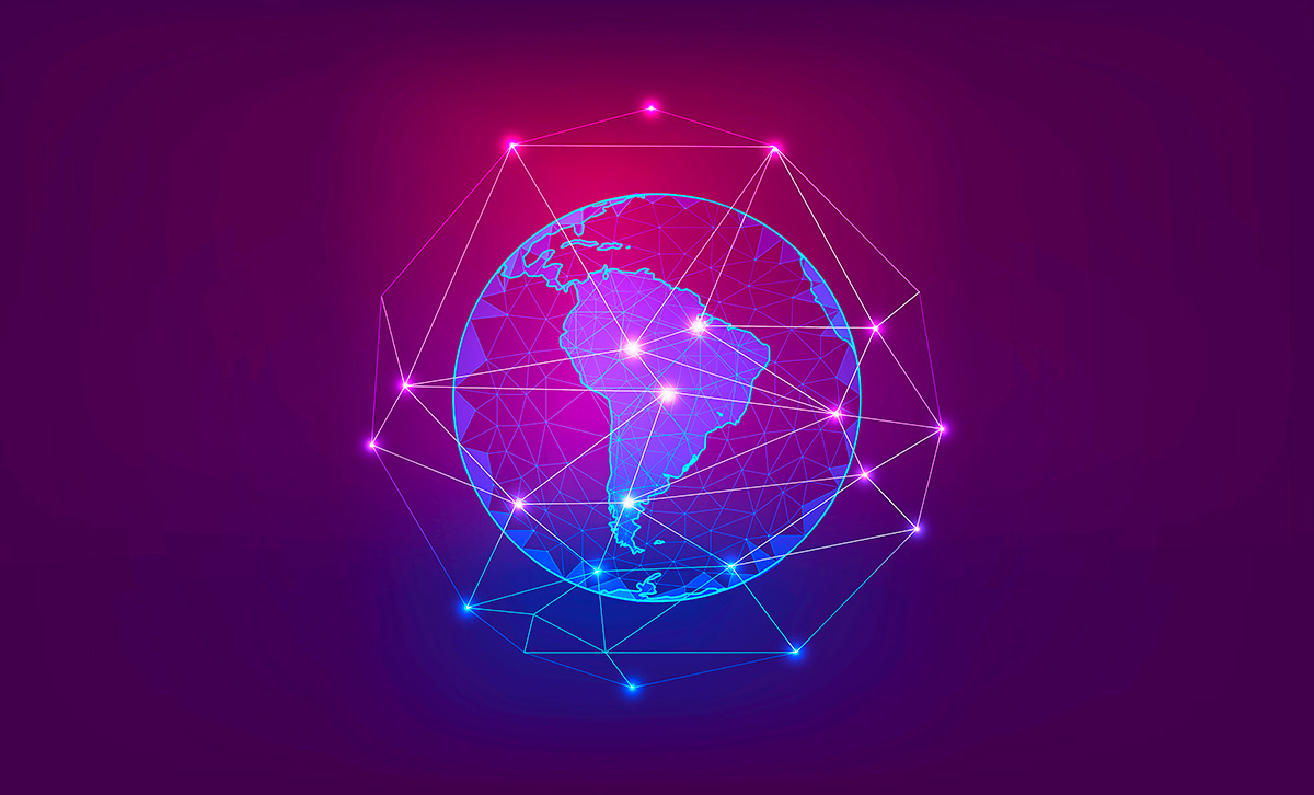 foto mulher entregando pacote